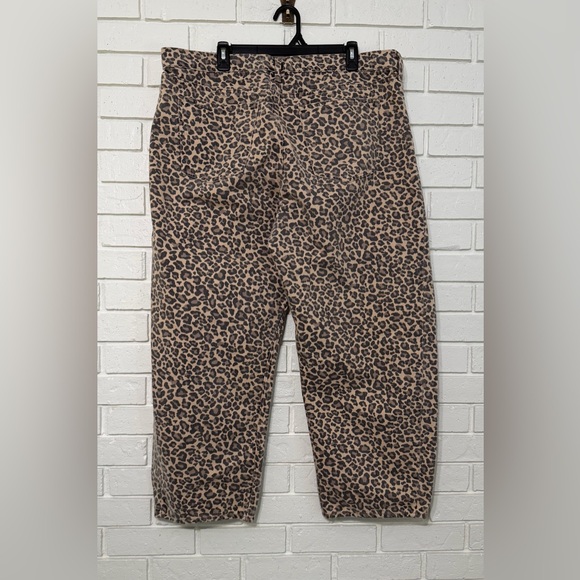Abercrombie & Fitch Leopard Print Barrel Jeans Size 33 Mid Rise - Picture 2 of 7
